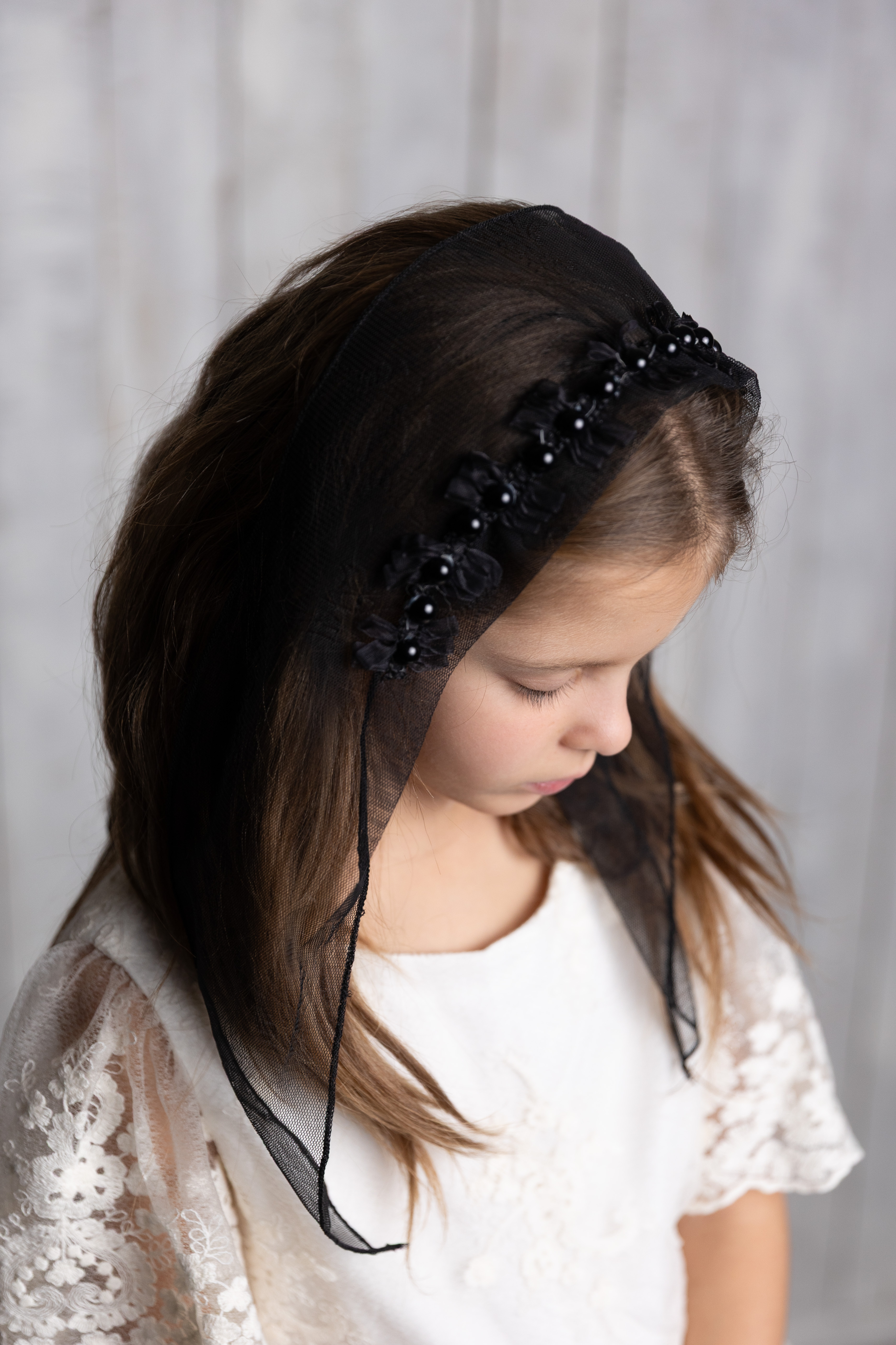 Bentița cu accesorii cusute manual - neagra (2) Bentița cu accesorii cusute manual - neagra (2)